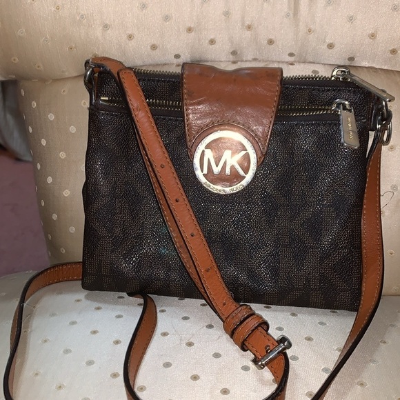 Michael Kors Fulton Monogram - Picture 1 of 8